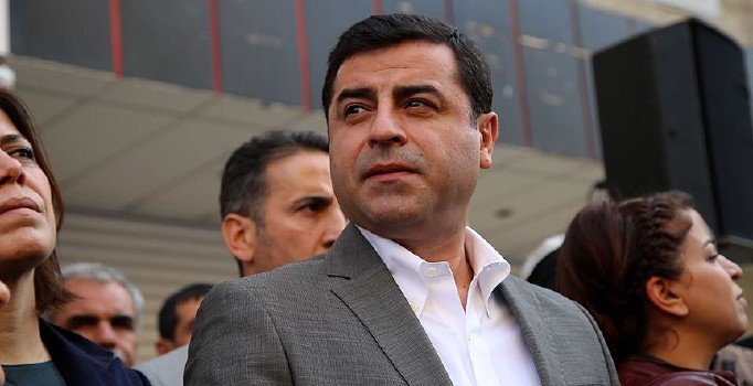 Selahattin Demirtaş: Annelere borcumuz barışı sağlamak