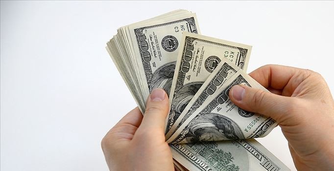 Serbest piyasada dolar 5,70'in altında