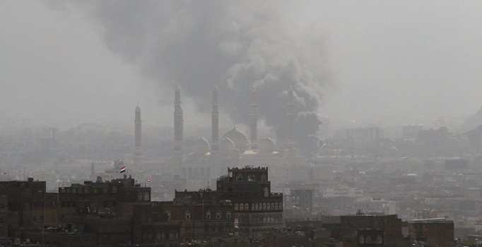 Suudi Arabistan'dan Yemen'e hava saldırısı: 5 ölü