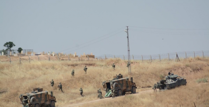 Suriye sınırında 
askeri tatbikat