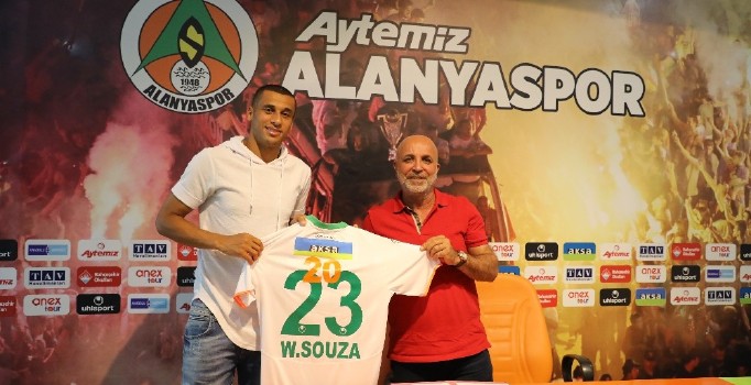 Welinton 3 yıl daha Alanyaspor’da