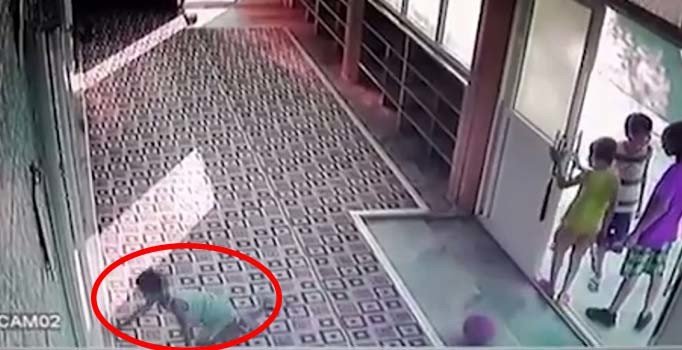 Küçük çocuklar, yolda buldukları 100 TL'yi camiye bıraktı