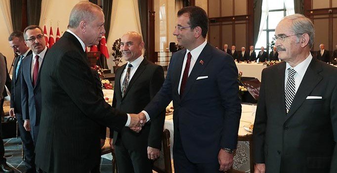 Erdoğan büyükşehir belediye başkanlarını ağırladı: Biz kimsenin ekmeği ile oynamadık