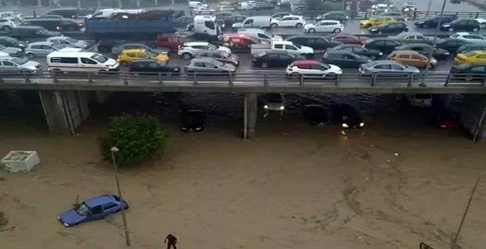 Tunus’ta sel felaketi: 2 ölü