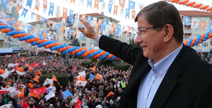 Davutoğlu: Bu sefer çatı aday 
değil çatı bir çete kuruyorlar
