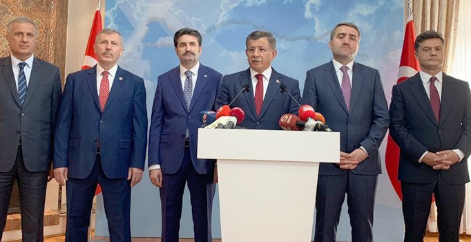 Son dakika! Ahmet Davutoğlu istifa açıklaması tam metni | İşte istifa ettiği görüntüler