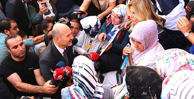 Soylu'dan Diyarbakır annelerine ziyaret