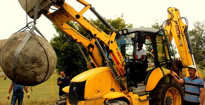 Erzurum’da 2 ton ağırlığında mancınık güllesi bulundu