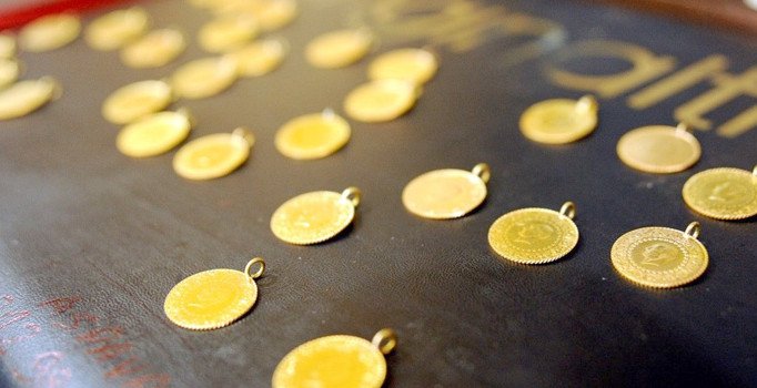 Kapalıçarşı'da altın günü 275 liradan tamamladı