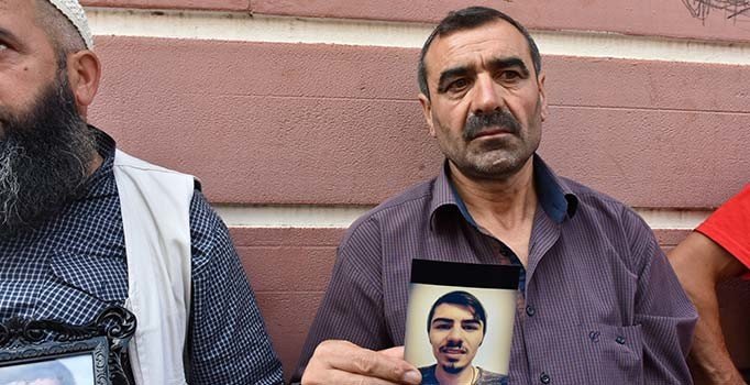 Diyarbakır'daki eyleme bir aile daha katıldı: PKK, çocuklarımızı bıraksın