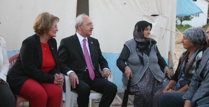 Kılıçdaroğlu Denizli’de depremzedeleri ziyaret etti