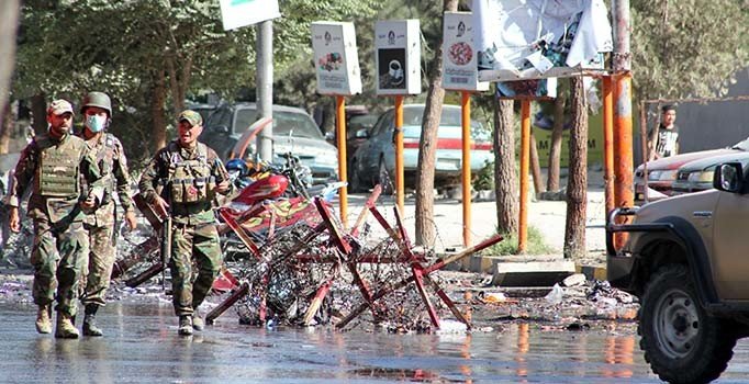 Taliban Afganistan'ı bir kez daha kana buladı: Çifte saldırıda en az 50 kişi öldü