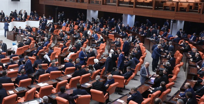 Ahmet Davutoğlu Başbakanlık sonrası ilk kez Genel kurul'da