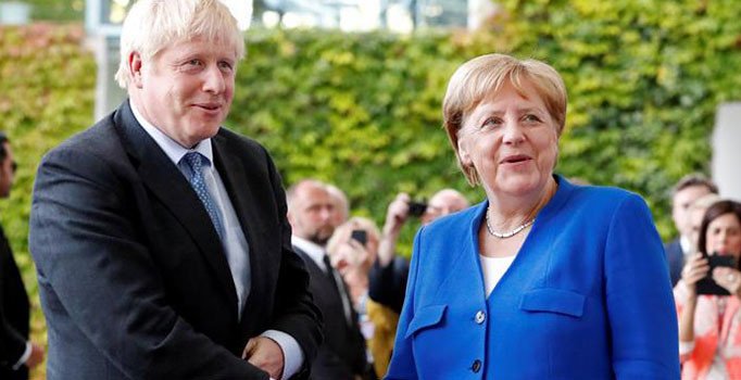 Boris Johnson, Angela Merkel ile görüştü