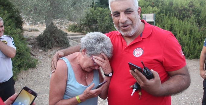 Dağlık alanda kaybolan İngiliz turist ekipleri alarma geçirdi