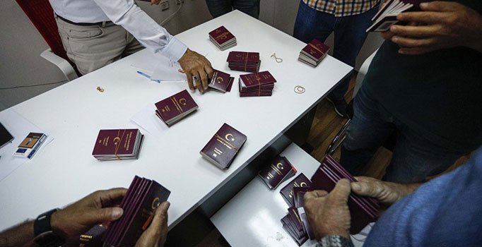 'Katar'da 3 bin dolar maaşla iş' vaadiyle dolandırıldılar