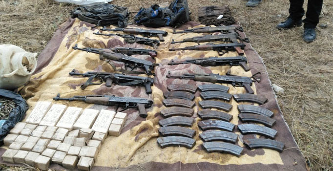 Batman'da PKK'lıların araziye gömdüğü silahlar ele geçirildi