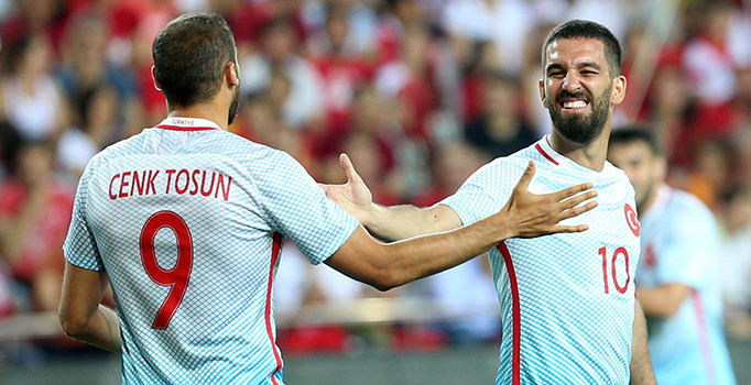 A Milli Takım son dakikada Mehmet Topal ile güldü