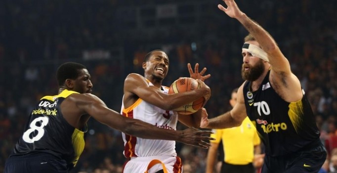 Galatasaray Odeabank Fenerbahçe'yi konuk ediyor