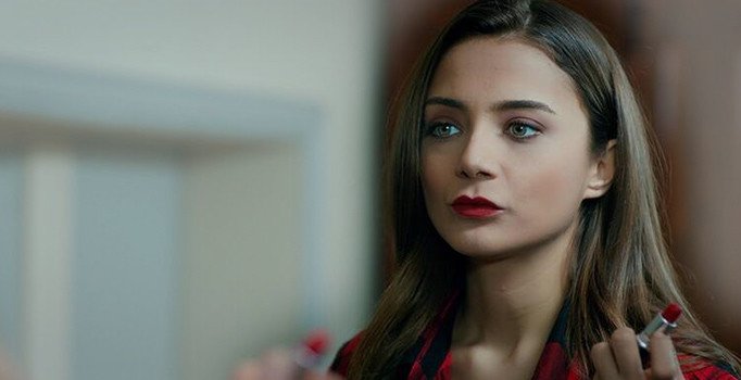 Çukur dizisinin Efsun'u Damla Sönmez kimdir? Kaç yaşında ve nereli?