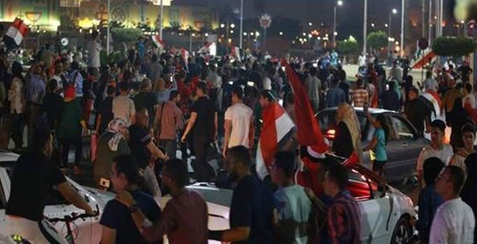 Mısır’da Sisi karşıtı protesto: Binlerce kişi Tahrir Meydanı’nda
