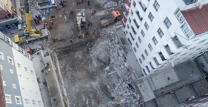 21 kişinin öldüğü Yeşilyurt Apartmanı davasında tutuklu tek sanık tahliye edildi