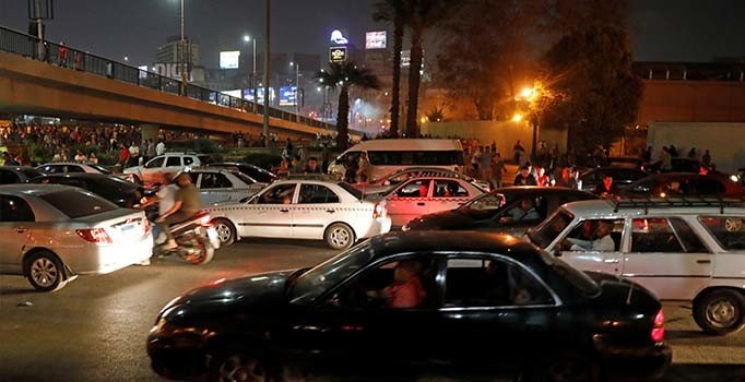 Diktatöre asker freni! Mısır'daki gösterileri ordu mu organize ediyor?