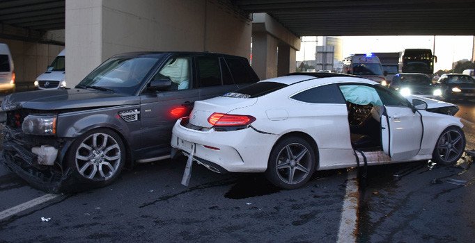 Alkollü sürücü E-5'i kilitledi