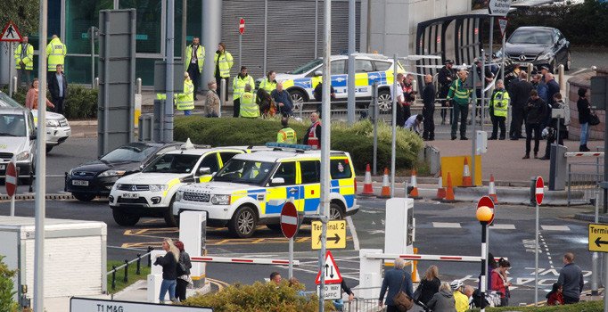 Manchester Havalimanı'na giden tren yolunda bomba şüphesi