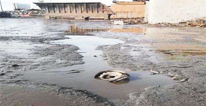 Zehir akıyor, devlet bakıyor.. Körfez bölgesi fabrikaların insafına terk edildi