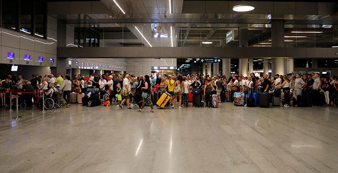 Thomas Cook mağdurları için İngiltere 12 uçak gönderdi