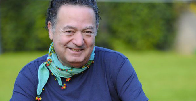 Usta sanatçı Kayahan'a anıt mezar yapıldı