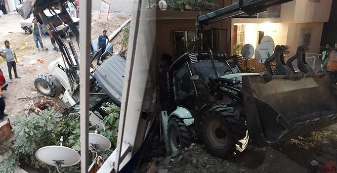 Park halindeki kepçe binaya daldı