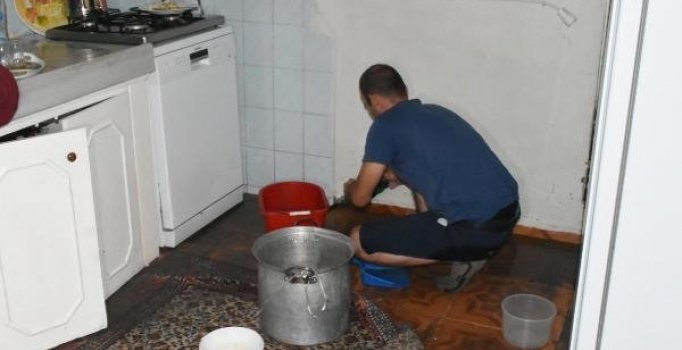 Sağanak yağış İzmir'i vurdu