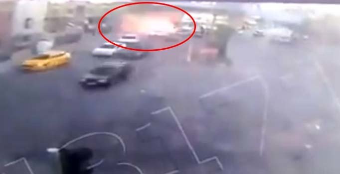 Adana'da polis aracına saldırı anı MOBESE'de