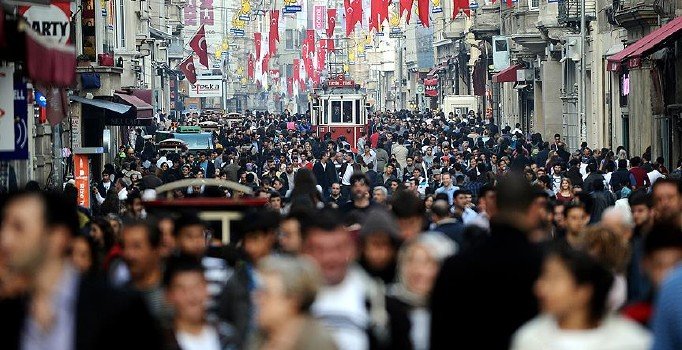 KONDA'dan yeni araştırma: 'Hayallerim için ülkemden vazgeçerim' diyenlerin oranı yüzde 63