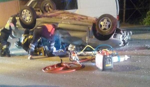 Aşırı hızdan kontrolünü kaybetti: sürücü öldü