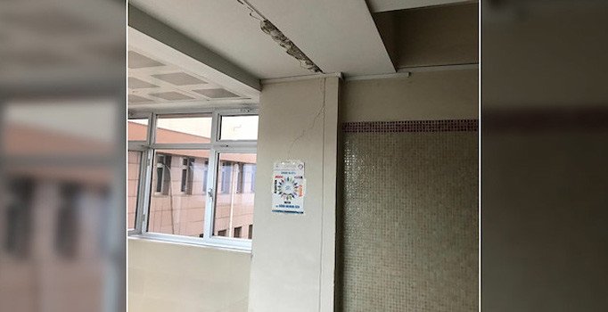 İstanbul'daki depremin ardından adliye sarayının duvarları çatladı