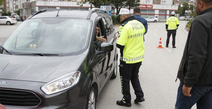 Arabada sigara içme cezası ne kadar? 2019 sigara içme cezasına özel arabalar da dahil edildi