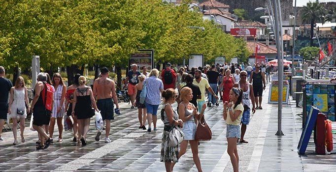İngiltere'nin Marmaris Fahri Konsolosu: Birçok turistin iflastan haberi bile yok