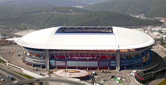 Galatasaray Başkan Yardımcısı Günay: Devasa stad bile salıncak gibi sallandı