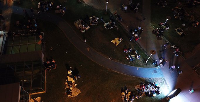 Deprem korkusu yaşayan vatandaşlar parklarda sabahlıyor