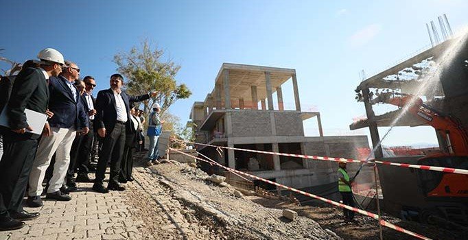 Bakan Kurum Bodrum'da: Doğal yapıya zarar veren kaçak ne varsa hepsi yıkılacak