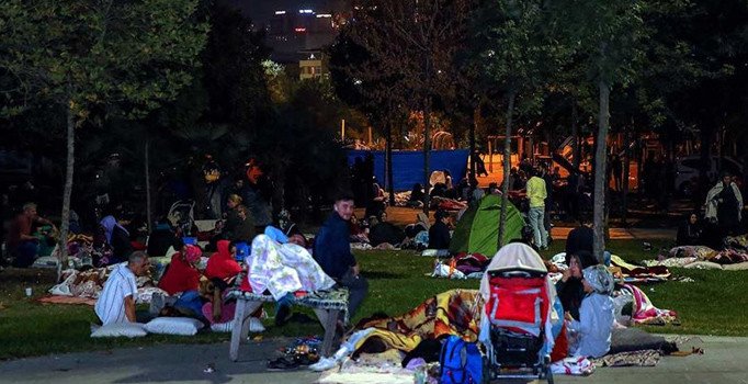 İstanbul halkı daha büyük bir deprem bekliyor