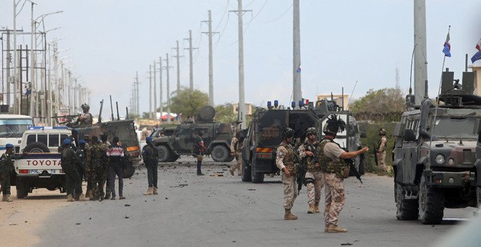 Son dakika! Somali'de ABD hava üssü ve bir konvoya bombalı saldırı