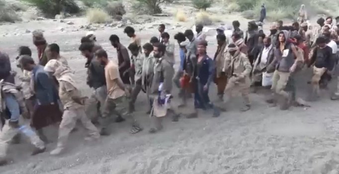 Husiler, esir aldıklarını iddia ettikleri askerlerin görüntülerini yayınladı