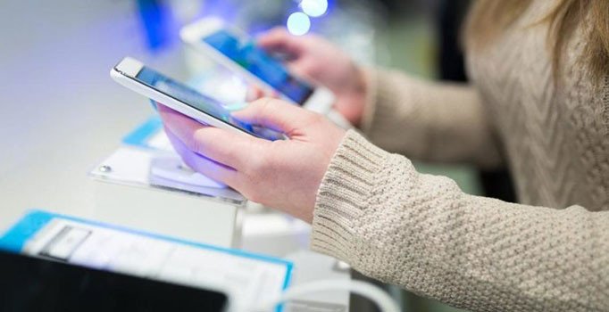 Kur arttı cep yenileme azaldı