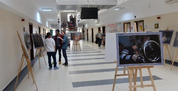 SAÜ’de “Sanayi ve ticaret şehri Sakarya” fotoğraf sergisi açıldı