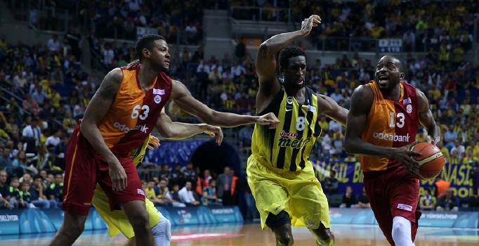 Federasyon'dan Galatasaray'a 2 maç seyircisiz oynama cezası