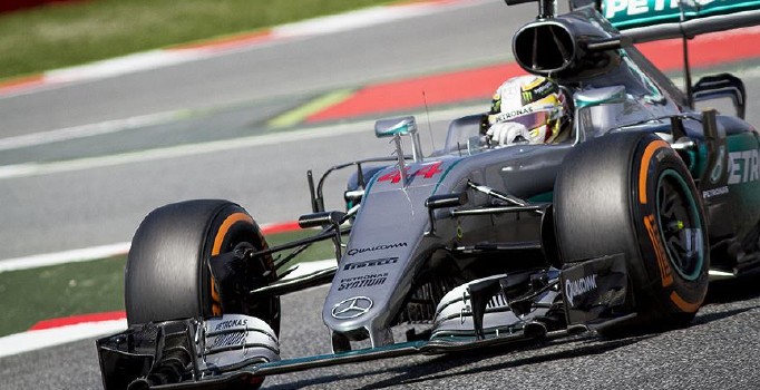 Lewis Hamilton bu sezon ilk kez birinci